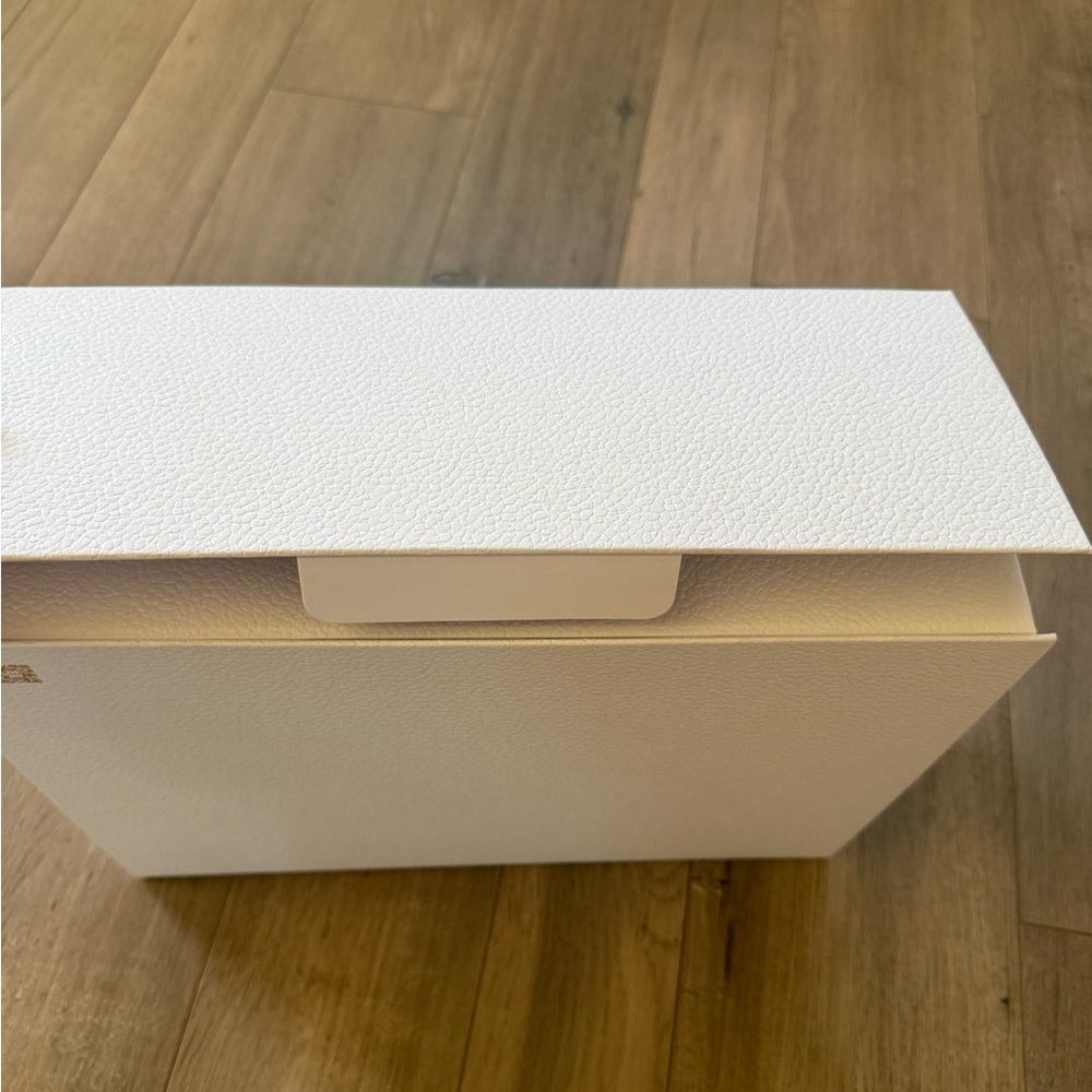 Dior White Box with Gold Lettering - Picture 8 of 9